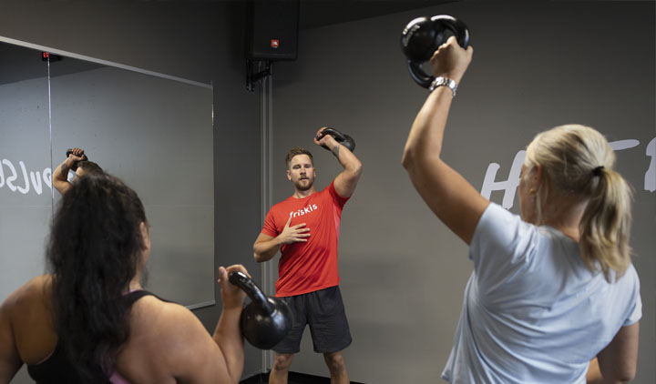 Pass med kettlebells i gymmet på Friskis&Svettis Ultuna